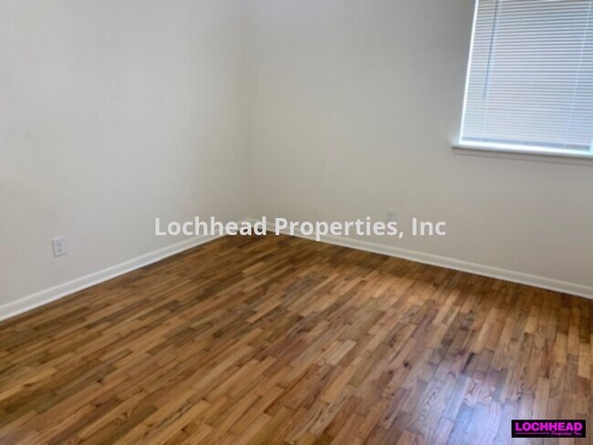 Building Photo - 3525 Moon Dr