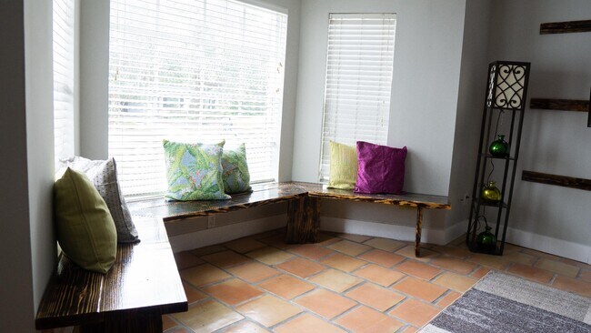 Foto del edificio - 4001 W North B St