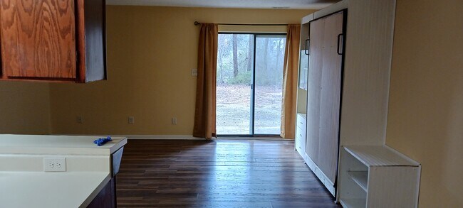 Foto del edificio - 3009 Huntleigh Dr