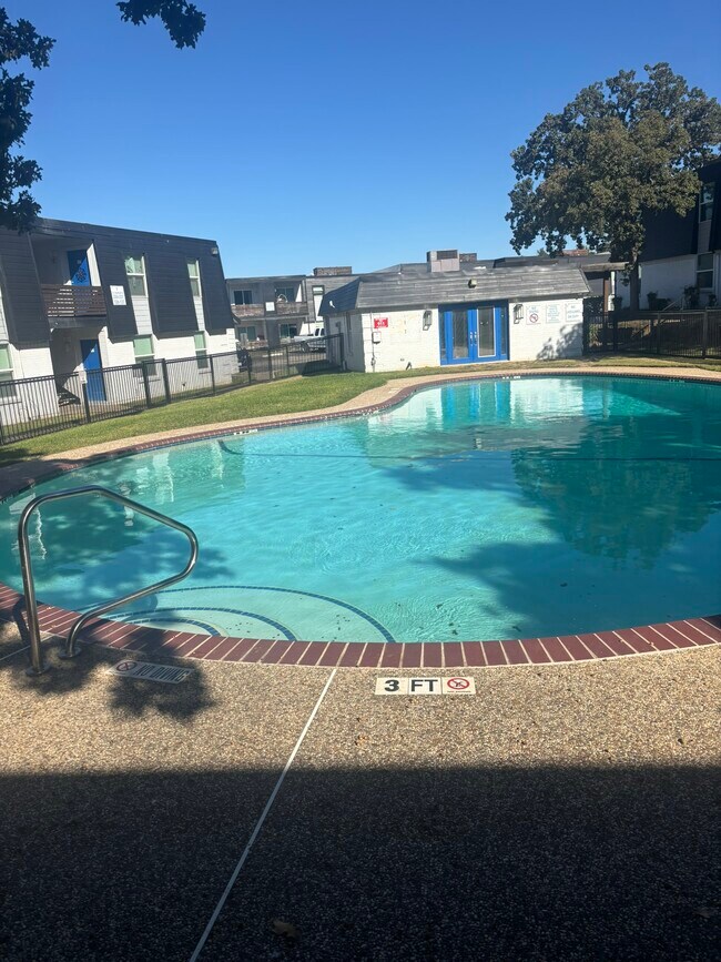 Foto del edificio - 531 Bedford Rd