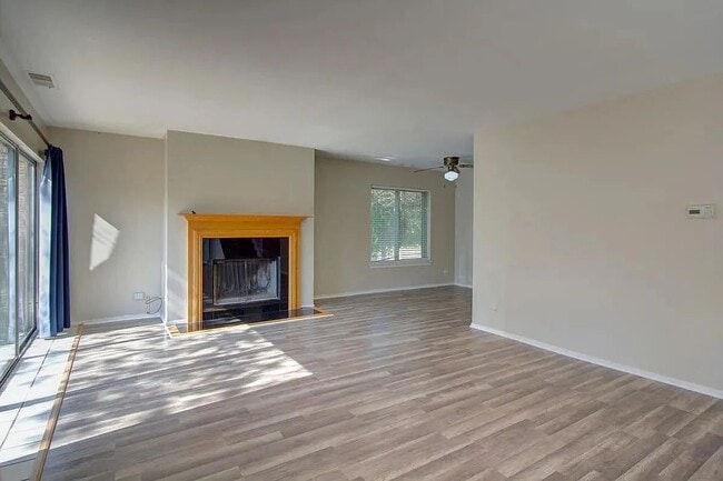 Building Photo - 5946 Greenview Rd