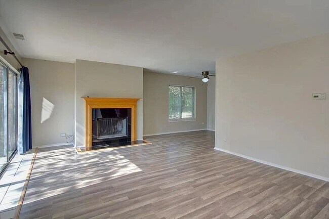 Foto del edificio - 5946 Greenview Rd