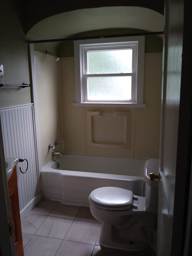 Full bath first floor - 3778 Parthenia Ave