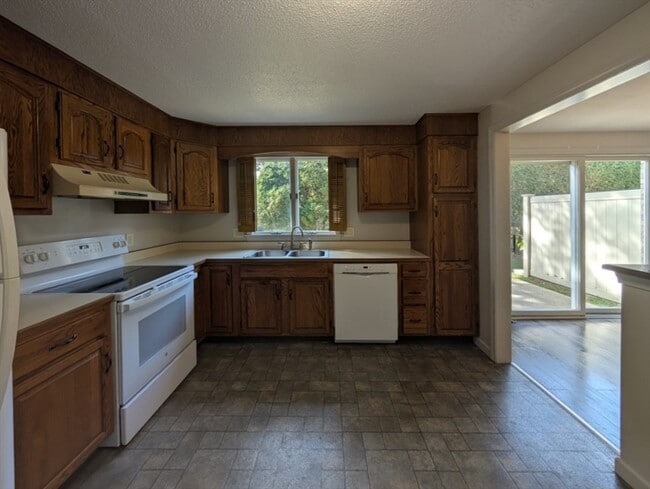 Foto del edificio - 6 Mansion Woods Dr