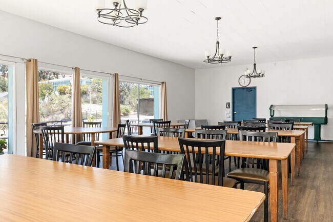 Foto del edificio - 832 Hilgard Ave