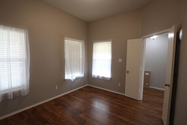 Foto del edificio - Beautiful 4 bedroom 2 bath home in Flint!