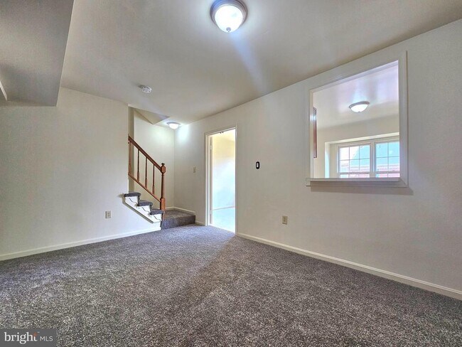 Building Photo - 4719 Gainsborough Dr