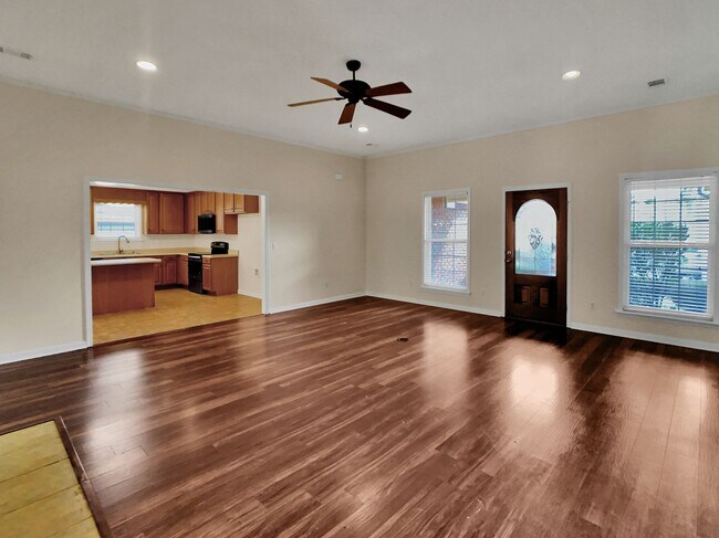 Foto del edificio - 2230 Cross Creek Dr