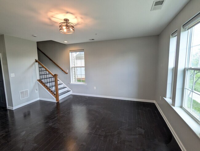 Foto del edificio - Two Level END UNIT condo in East of Market...