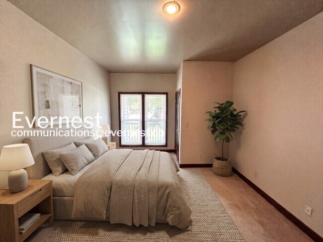 Building Photo - 2 Bed/2 Bath Home with Garage / Pet-Friendly / Available Now!