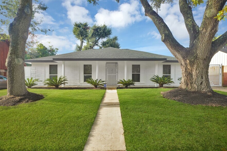 Foto principal - 5215 Trail Lake Dr