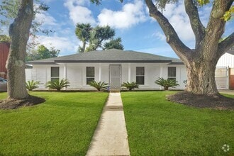 Building Photo - 5215 Trail Lake Dr