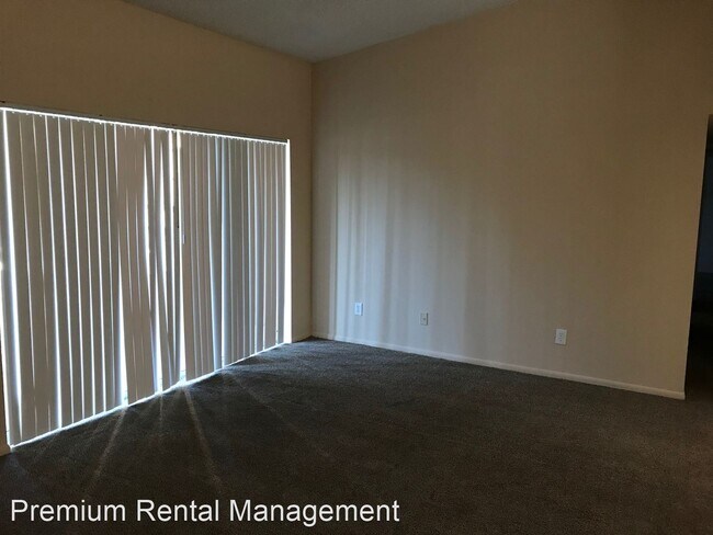 Building Photo - 2528 Lakeway Branch Dr