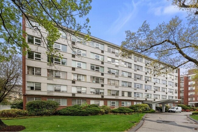 Foto del edificio - 10 Hammond Pond Pkwy