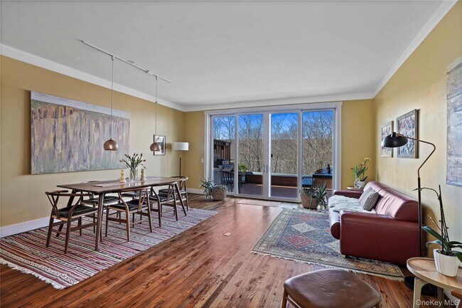 Foto del edificio - 493 Warburton Ave