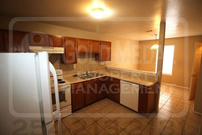 Building Photo - 3408 Barcelona Dr