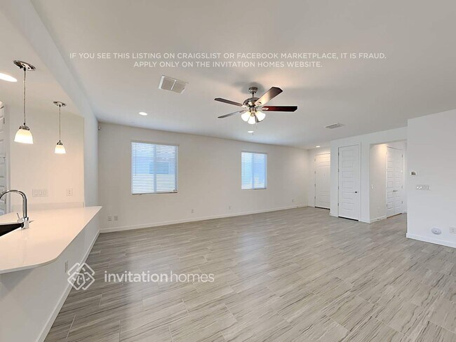 Foto del edificio - 16409 W Questa Dr