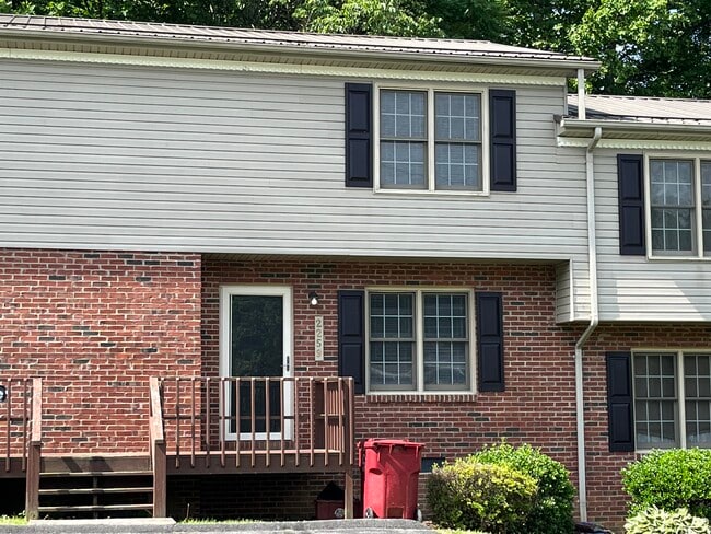 Building Photo - 2259 Forest Acres Dr