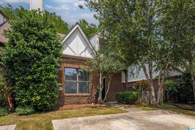 Building Photo - 2250 Ridgemont Dr