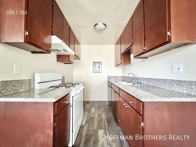 Building Photo - 20334 Saticoy St