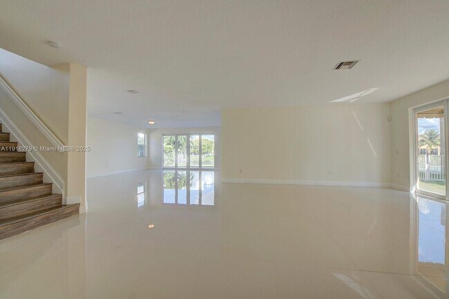 Foto del edificio - 15711 SW 53rd Ct