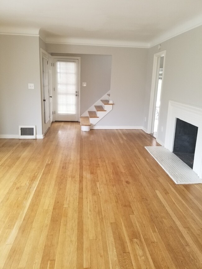 Building Photo - Cleveland Heights 4-Bed, 2.5-Bath - Availa...