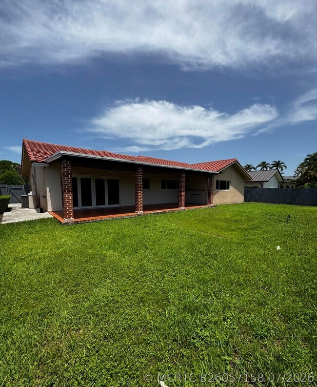 Foto del edificio - 3681 SW 132nd Pl