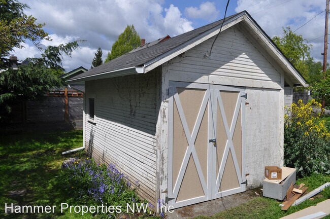 Building Photo - 3 br, 1 bath House - 2417 E Street
