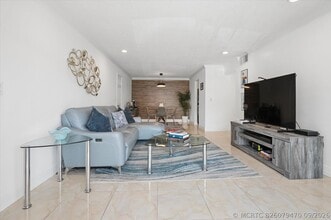 Building Photo - 6287 Bay Club Dr