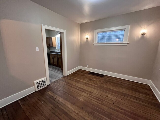Foto del edificio - 801 Runnion Ave - Three Bedroom Two Story ...