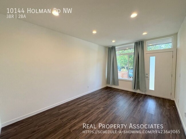 Foto del edificio - 10144 Holman Rd NW