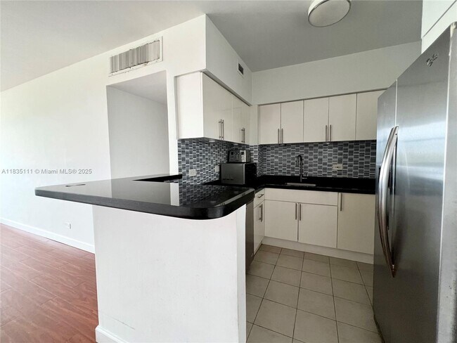 Foto del edificio - 7441 Wayne Ave