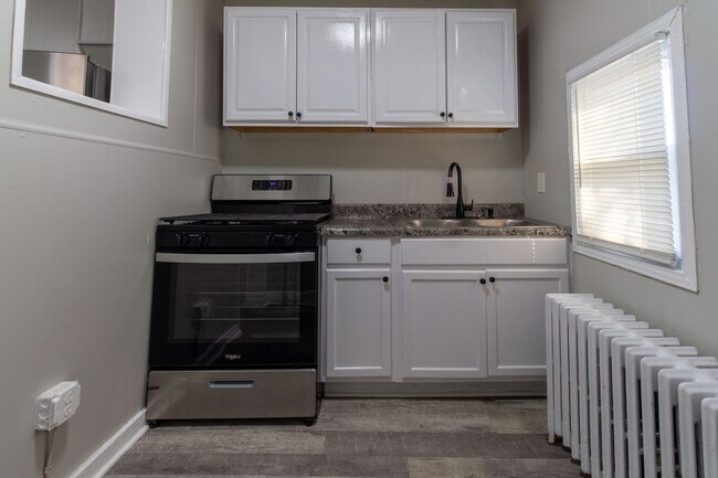 Foto del edificio - 3 Bedroom, 1 Bathroom Row Home located in ...