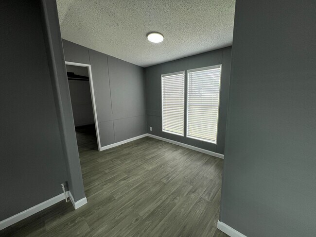 Foto del edificio - 750 Silent Valley Rd