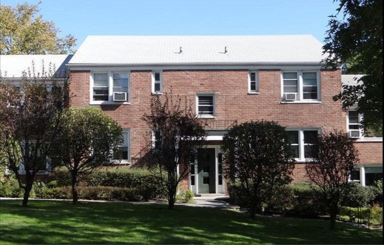 Primary Photo - 102 Lawn Terrace