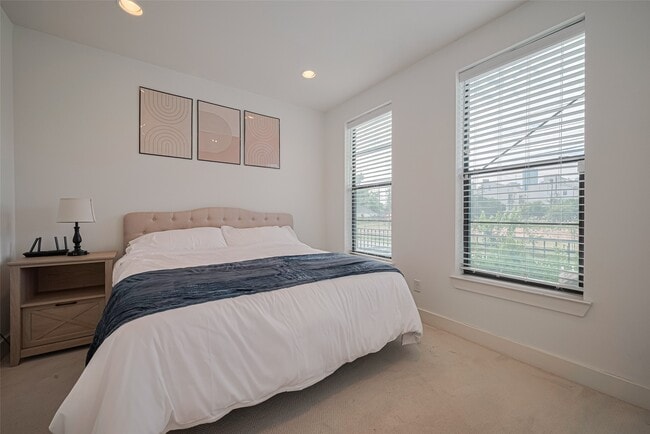 Building Photo - 1622 Ovid St