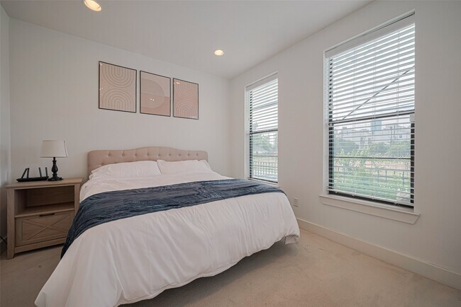 Foto del edificio - 1622 Ovid St