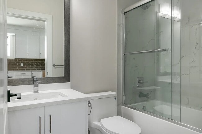 Building Photo - 16792 18B Av