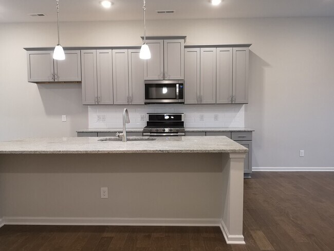 Foto del edificio - Excellent Location!!!Townhome