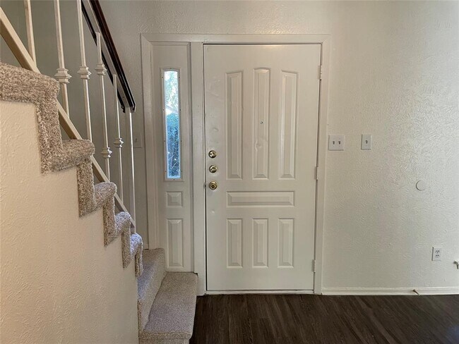 Building Photo - 2625 Channing Dr