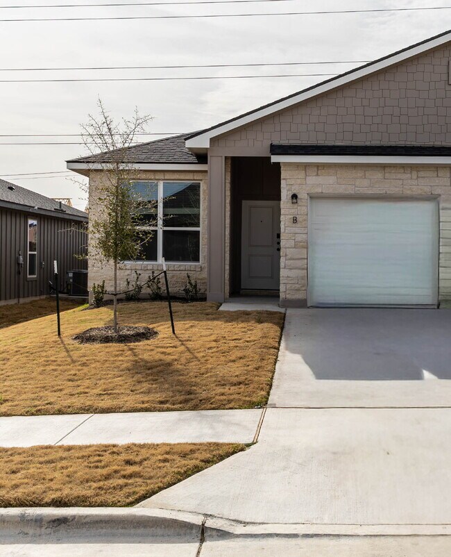 Foto del edificio - "Spacious Brand-new duplex with 3-Bedroom Duplex with 2 Full Baths"