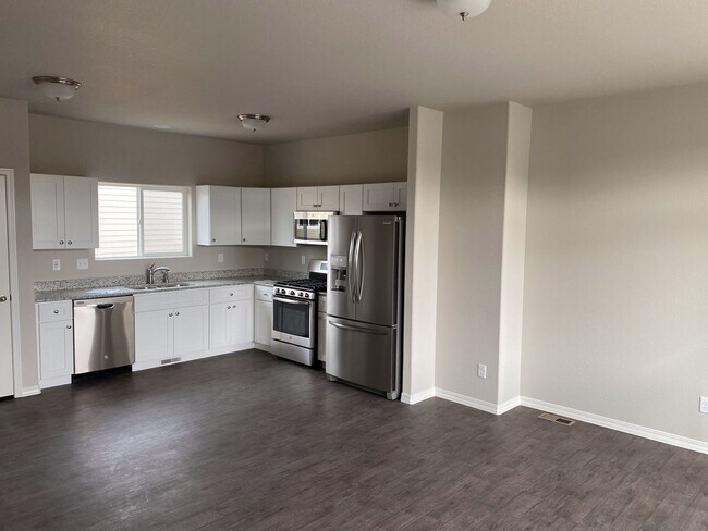 Foto del edificio - Brand New 3bd Home Near Peterson AFB on Po...