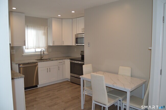 Foto del edificio - 1660 Farmington Ave