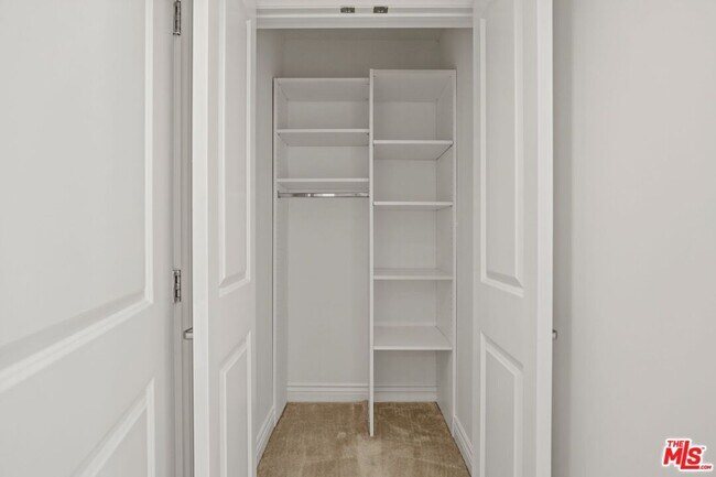 Foto del edificio - 11346 Iowa Ave