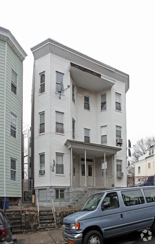 Building Photo - 34 Caroline Ave