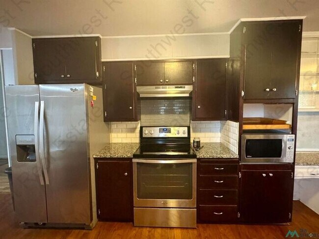Foto del edificio - Beautiful 3 bedroom 2 bath brick home