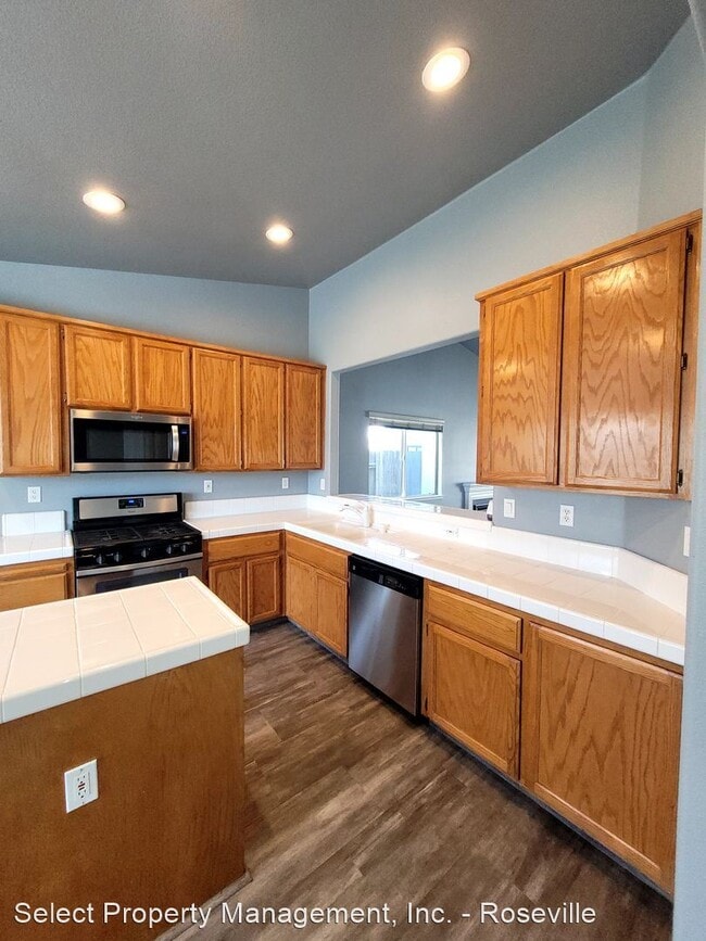 Building Photo - 3 br, 2 bath House - 2124 Beatty Way