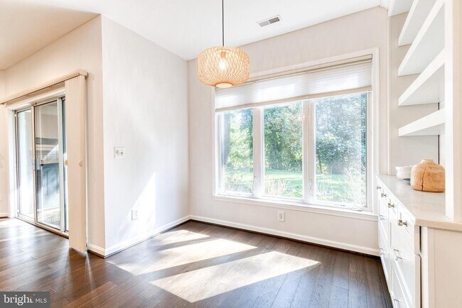 Foto del edificio - 645 Oakland Hills Dr