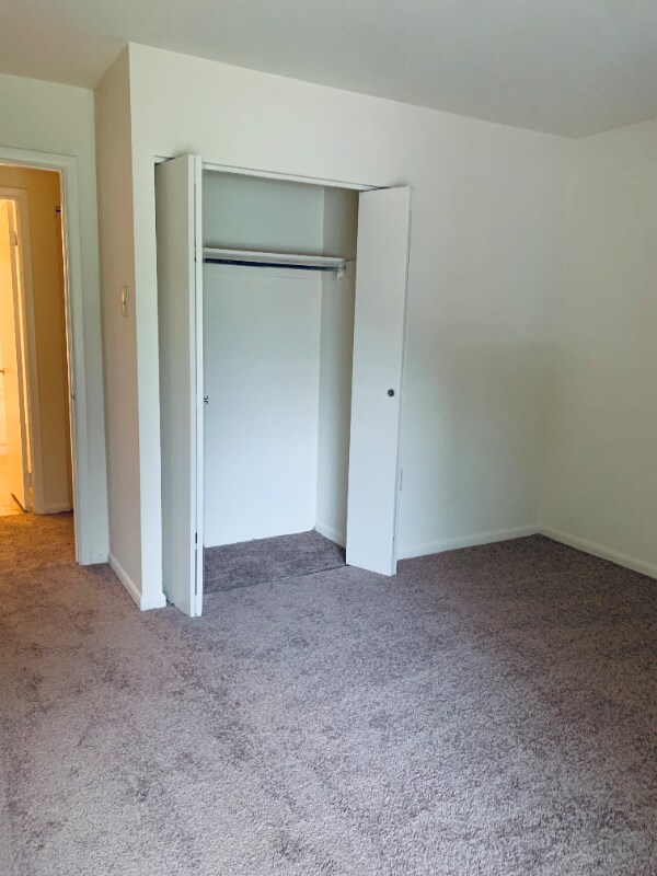 Building Photo - 2646 Hamilton Pl