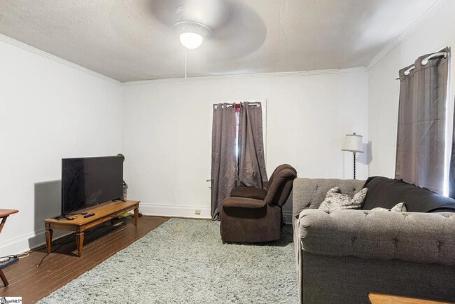 Building Photo - 1 Bedroom 1 Bathroom Duplex